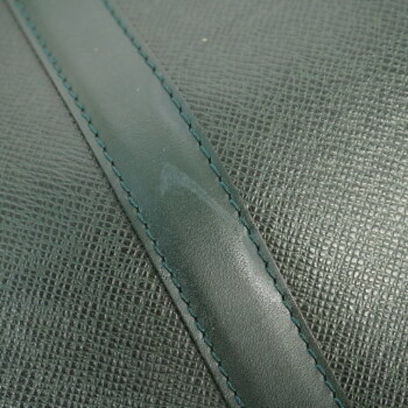 Louis Vuitton Taiga Bering Garment Case - Picture 7 of 12